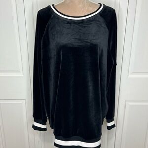 Torrid Black Velvet Pullover Size 2 Top Sweatshirt Long Sleeve Crew Neck Classic